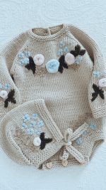 Hand-Knitted Merino Baby Romper and Bonnet Set – Beige Photo Prop - Image 2