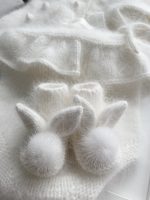 Baby bunny booties with fur pom poms in milky white color - Photography props - Image 9