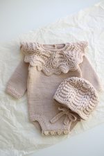 2T Merino Knit Baby Romper and Bonnet Set – Beige Photo Prop - Image 9