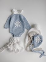 Long sleeve romper and bonnet with snowflake embroidery - Set of 2 - Photography props