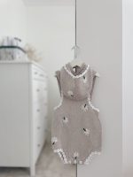 Baby Girl Cotton Romper and Bonnet Set – Beige Flower Embroidery (0-3 Months) - Image 3