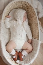 Long sleeve popcorn romper and bonnet with fabric ties - Set of 2 - Photography props - Image 4