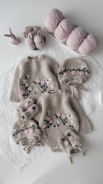 Set of 3 pieces Romper Bonnet & Booties - Image 12