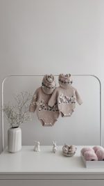 Set of 3 pieces Romper Bonnet & Booties - Image 13